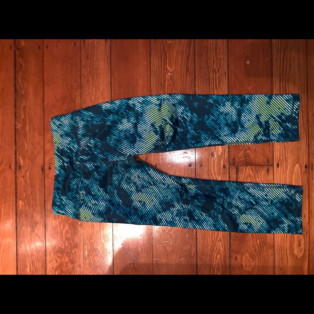 Old Navy cropped yoga pants